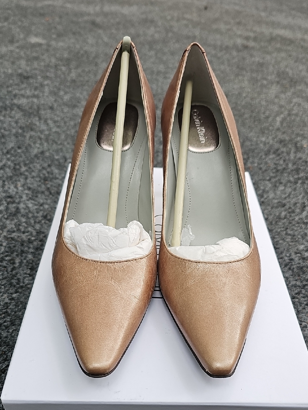 Calvin Klein Women's 7 Dolly Pearlized Metallic Nude Pointed Toe Pumps - Picture 2 of 9